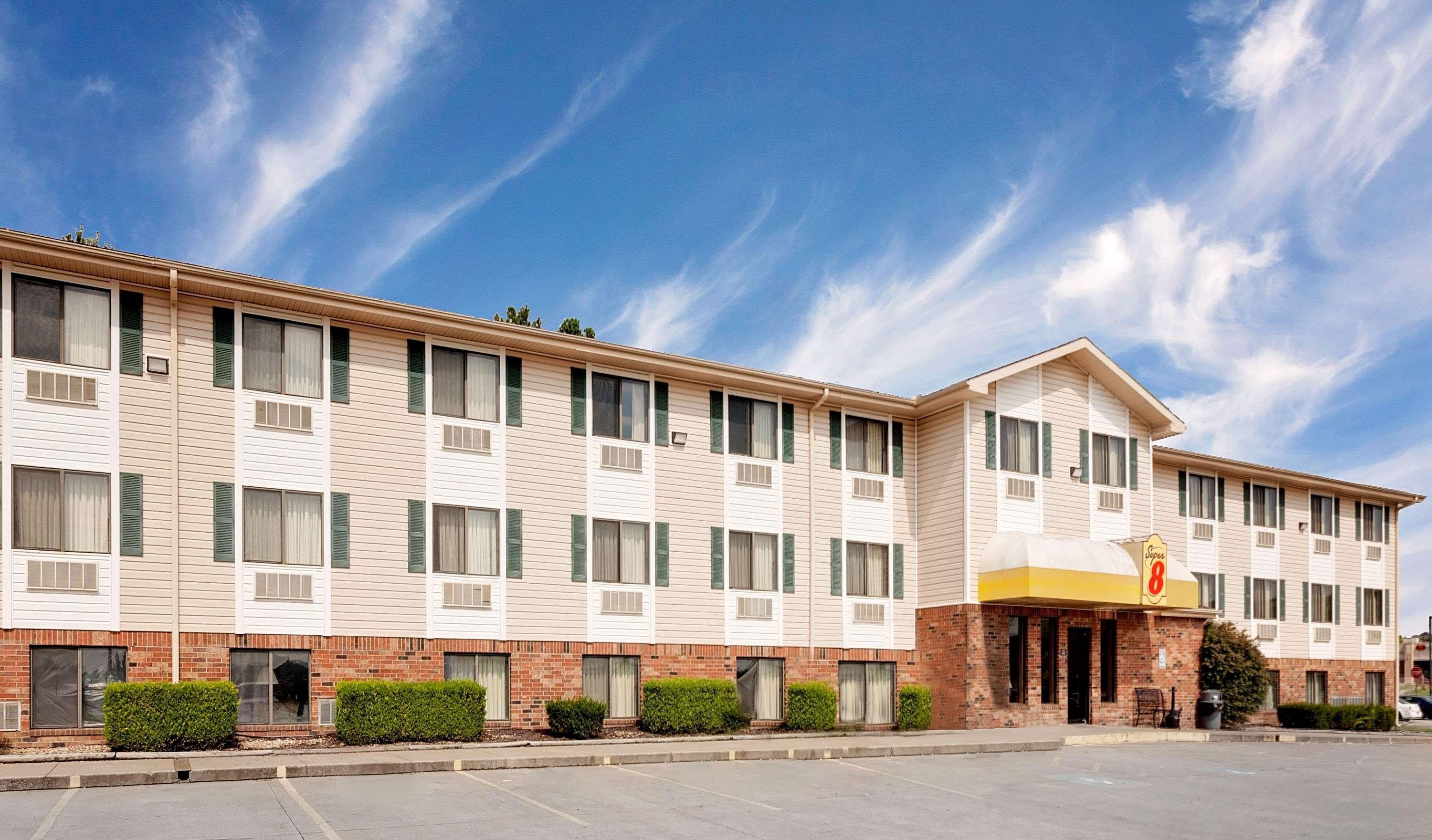 Super 8 By Wyndham Fayetteville Eksteriør bilde