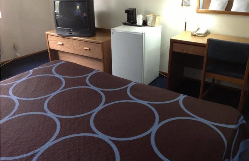 Super 8 By Wyndham Fayetteville Eksteriør bilde