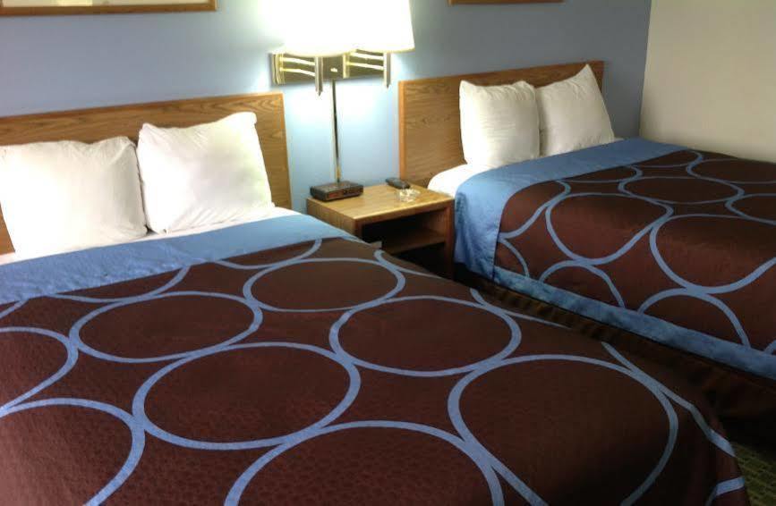 Super 8 By Wyndham Fayetteville Eksteriør bilde