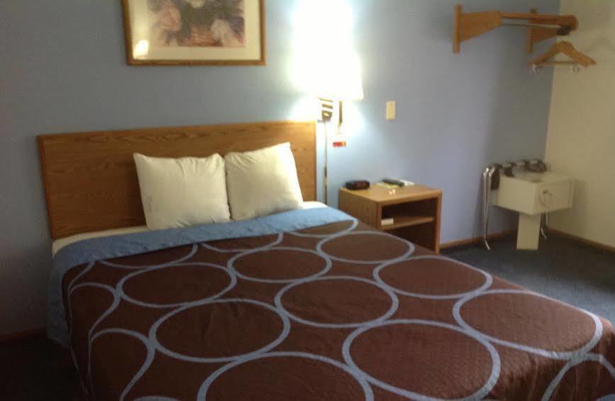 Super 8 By Wyndham Fayetteville Eksteriør bilde