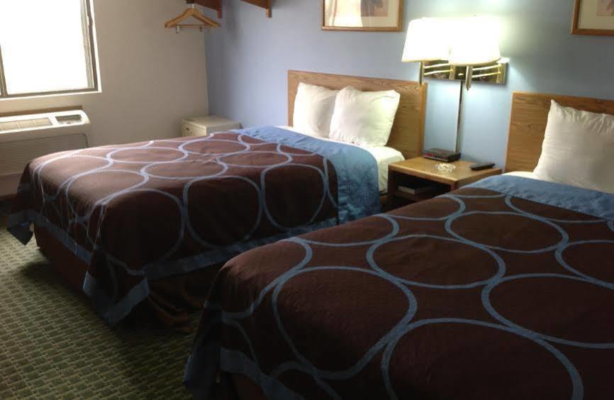Super 8 By Wyndham Fayetteville Eksteriør bilde